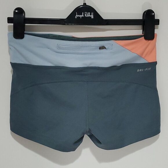 Nike grey and pink small athletic shorts - Picture 3 of 7